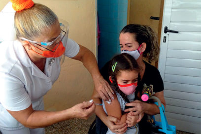 Vacunación pediátrica en Cienfuegos: Soberano abrazo a los pequeños