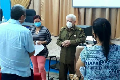 Analiza viceprimer ministro cubano deficiencias en programa de la vivienda en Camagüey