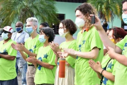 Reciben en La Habana a brigada canadiense de solidaridad con Cuba