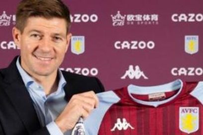 Steven Gerrard firma con el Aston Villa.