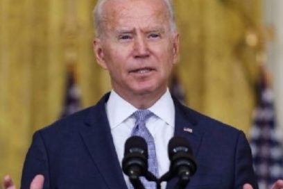 Biden reconoce que en EE.UU. la atención médica es un privilegio
