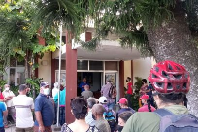 Junto a la Revolución : Cuba Vive