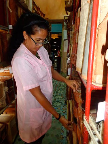 La labor del archivero resulta vital para la preservación de la historia, por lo que esta jornada busca resaltar su figura. Foto: Gretel Díaz Montalvo