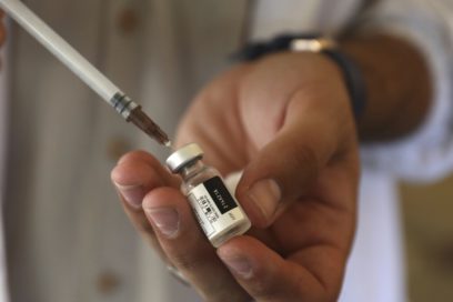 Inmunidad de vacunas y autoridades sanitarias en alerta por Ómicron