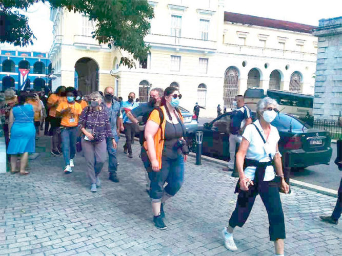 Hemos observado la creatividad del pueblo para sobreponerse a limitaciones y falta de recursos impuestas por el bloqueo, apreciaron varios caravanistas. Foto: Hugo García