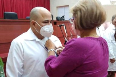 Reconocen a avileños por relevante desempeño laboral y social