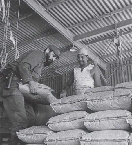 En la fábrica de cemento José Mercerón, de Santiago de Cuba. Foto: Cortesía del Centro Fidel Castro Ruz