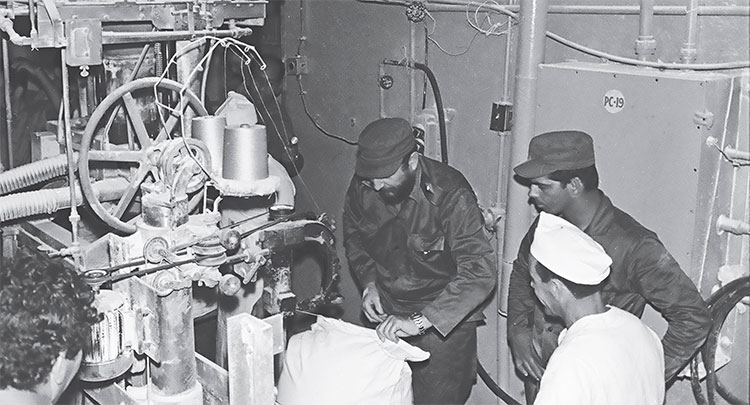 Visita la fábrica de harina José Antonio Echeverría, La Habana. Foto: Cortesía del Centro Fidel Castro Ruz