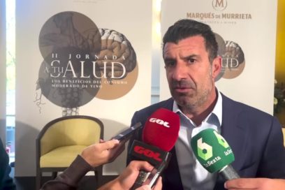 Luis Figo: «El Barcelona ha mejorado, pero el fútbol es algo más».