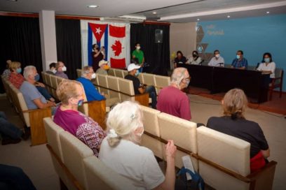 Arriba a Holguín procedente de Canadá brigada de solidaridad con Cuba