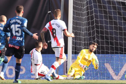 El Rayo Vallecano vence 2-0 al Alavés en LaLiga.