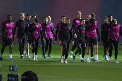 Covid en Madrid y Barça: Madrid y Barça se encuentran entre los más perjudicados con la nueva ola de Covid. Gavi, Umtiti, Dembélé, Lenglet, Balde, Alves y Alba son positivos en el Barça y Courtois, Vinicius, Valverde y Camavinga, en el Madrid.