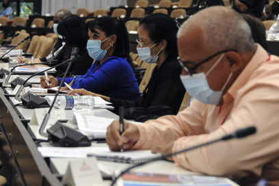 Este lunes en el Parlamento: Toca el turno a los ministerios