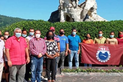 Rinden homenaje constructores cubanos al Comandante Juan Almeida Bosque