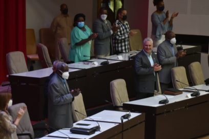 Presentan proyectos de leyes a los diputados cubanos (Primera sesión)