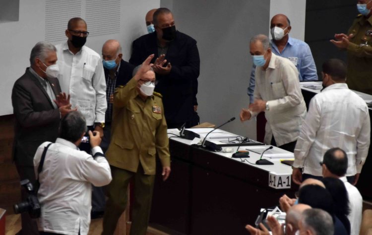 Llegada de Raúl a la Asamblea Nacional del Poder Popular. Foto: Tony Hernández Mena