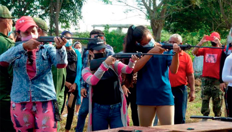 Día Nacional de la Defensa. Los jóvenes presentes. Foto: Mailenys Oliva Ferrales