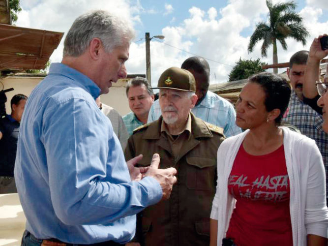 El encuentro con Miguel Díaz-Canel marcó pautas en el desempeño de Yohannia, a la derecha. Foto: Estudios Revolución