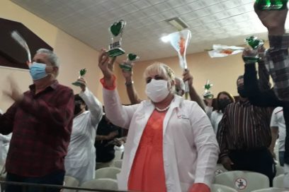 Reconocen a trabajadores de la salud de Villa Clara