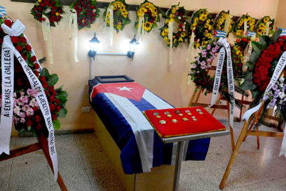 Raúl Castro y Díaz-Canel honran a destacada combatiente revolucionaria