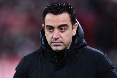 Xavi tras ganar al Alavés: “Igual que el día del Madrid en Supercopa, te vas satisfecho con el juego y no ganas, esta vez no estás satisfecho con el juego pero los tres puntos son oro. Todo está muy igualado, mucho, aquí sólo había ganado el Madrid”.