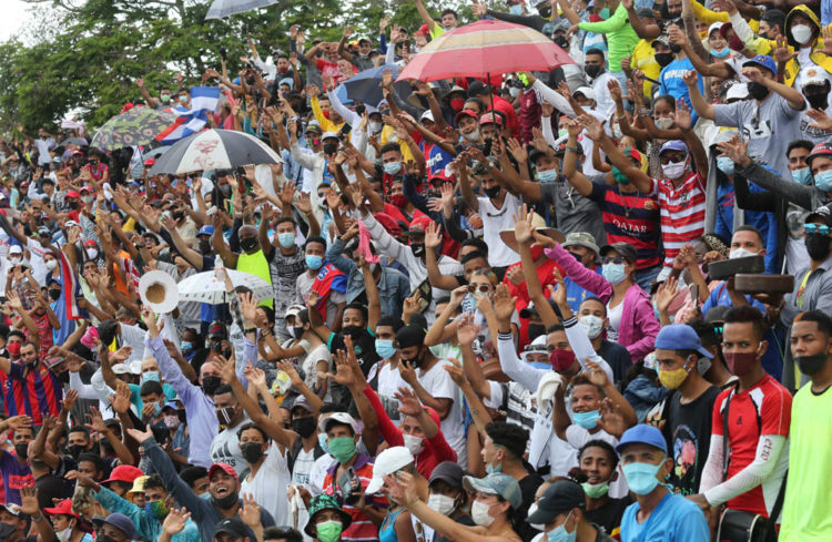 El estadio Mártires de Barbados volvió a disfrutar con la pasión de los cubanos. Foto: Ismael Francisco