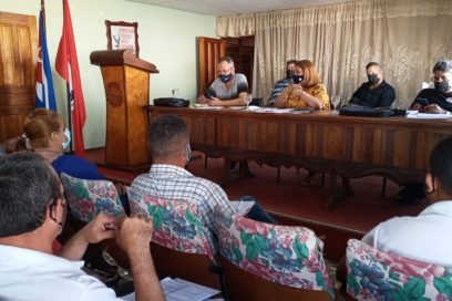 Analizan en Granma presentación del plan y presupuesto de este año