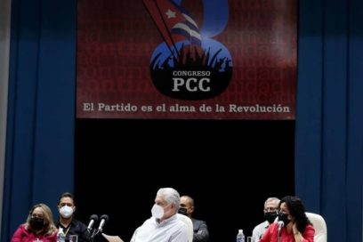 Asiste Miguel Díaz-Canel a Asamblea de Balance del Partido de Santa Clara