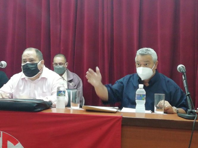 Sin el concurso del movimiento obrero no será posible la actualización del modelo económico cubano, resaltó Ulises Guilarte de Nacimiento, integrante del Buró Político del comité Central del Partido. Foto: Yolanda Molina Pérez