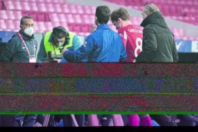 Simeone sobre la lesión de Griezmann: «Los médicos informarán mejor que yo. Es un jugador muy importante para nosotros, es una pena que se haya lesionado otra vez. Esperemos que no tenga para mucho tiempo», dijo.