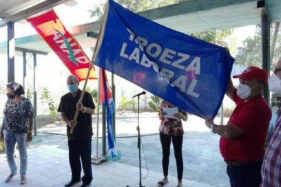 Apicultores tuneros reciben bandera Proeza Laboral