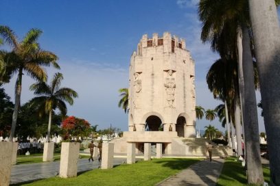 Antorchas, flores y más para Martí en Santiago de Cuba