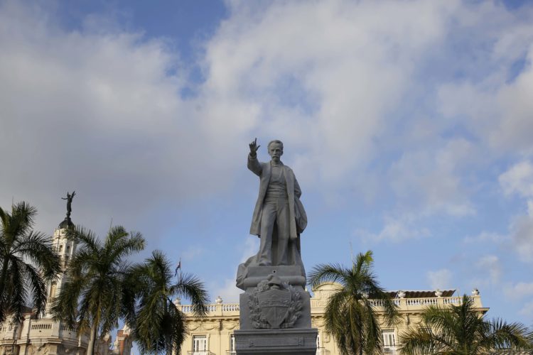 acto homenaje al 169 aniversario del natalicio de José Martí, La Habana, Cuba, Parque Central, CTC Nacional