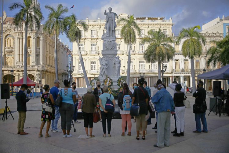 acto homenaje al 169 aniversario del natalicio de José Martí, La Habana, Cuba, Parque Central, CTC Nacional