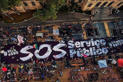 Empleados públicos de Brasil van al paro por aumento salarial