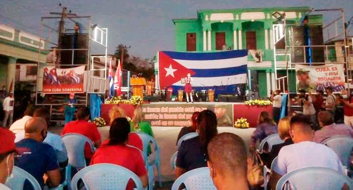 En la plaza de la libertad se reunió parte del pueblo agramontino para con un acto político cultural recordar la fecha. Foto: Sitio web del gobierno