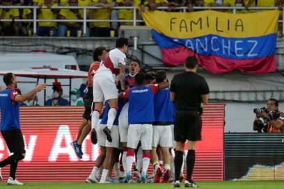 Perú se acerca a Qatar y mete en un lío a Colombia al ganarle 1-0.
