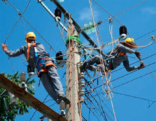 Los eléctricos espirituanos no reportaron accidentes mortales durante el año 2021. Foto: Oscar Alfonso Sosa