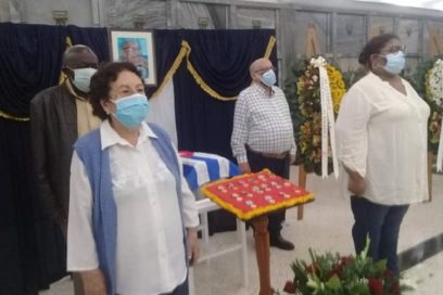 Envían Raúl y Díaz-Canel ofrendas florales a honras fúnebres de Esteban Sotolongo Pérez
