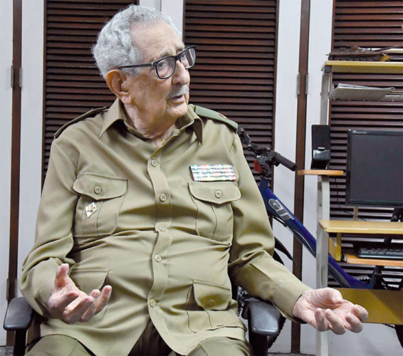 El Comandante del Ejército Rebelde Julio Camacho Aguilera funge como director de la Oficina de Desarrollo Integral de Guanahacabibes (ODIG). Foto: Joaquín Hernández Mena
