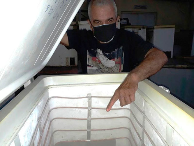 Eugenio Luis Vistorte Pupo, administrador del establecimiento, no oculta su entusiasmo y muestra la labor innovadora de sus trabajadores. Foto: Jorge Pérez Cruz