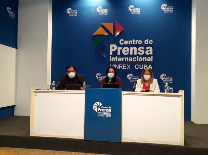 conferencia de prensa de evento Universidad 2022