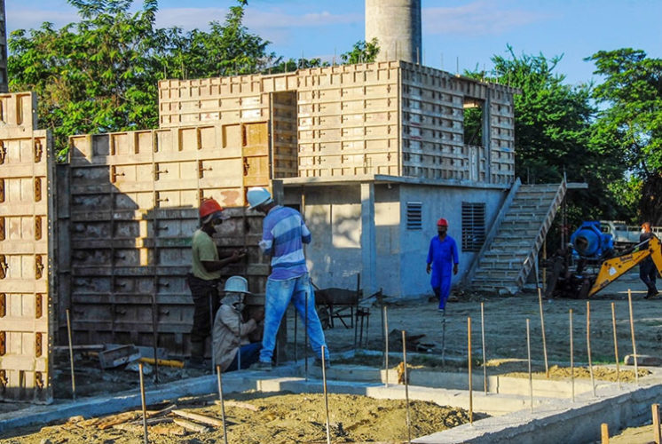 En medio de la escasez de recursos y el impacto negativo de la COVID-19, Guantánamo prioriza la construcción de viviendas en los 10 municipios.