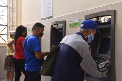 Inauguran primeros cajeros automáticos de pantalla táctil en La Habana (+Fotos y Video)