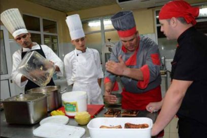 Dirigentes del Partido felicitan a trabajadores del Comercio, la Gastronomía y los Servicios