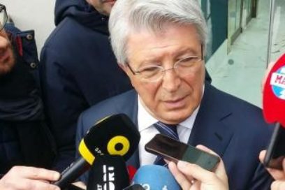 Enrique Cerezo, Presidente del Atlético de Madrid, sobre Simeone: «Seguirá aquí hasta que él quiera. Estamos con él, dentro y fuera. Lo que ha hecho aquí en diez años no creo que esté al alcance de cualquiera».