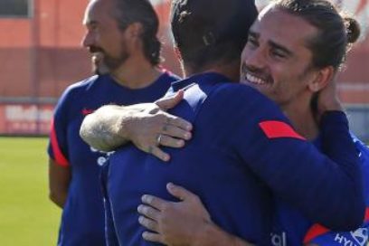 Griezmann defiende al Cholo: “Cuando escuchaba las críticas me sentía más rabioso porque no podía estar en el campo para poder ayudar. Él me ha hecho el jugador que soy. El club está a este nivel por él».