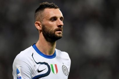 Rápidas fútbol europeo: El FC Barcelona le habría lanzado una jugosa oferta al croata Marcelo Brozovic. Según varios medios, Sadio Mané quisiera jugar en Barcelona o Real Madrid. Mousa Dembele cuelga las botas a los 34 años.