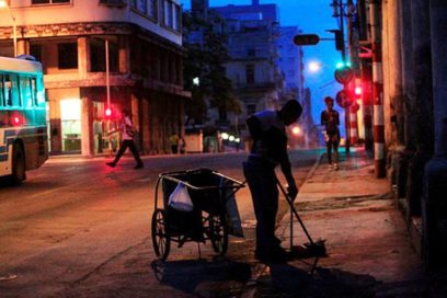 Día del Trabajador de Servicios Comunales: el obrero, la escoba y la limpieza