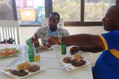 Como gato boca arriba